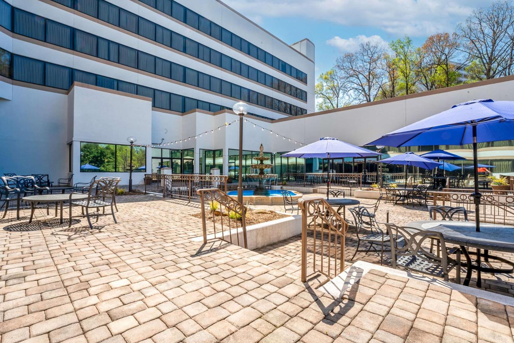 Hotel Doubletree By Hilton South Charlotte Tyvola Exterior foto